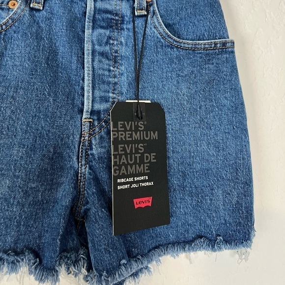 Levi’s Premium Ribcage Shorts - Picture 3 of 11